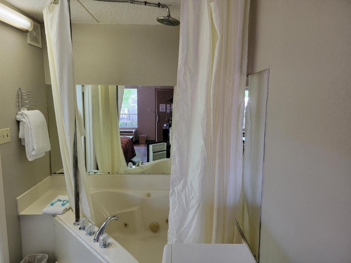 Studio 9 Inn & Suites Decatur Bagian luar foto